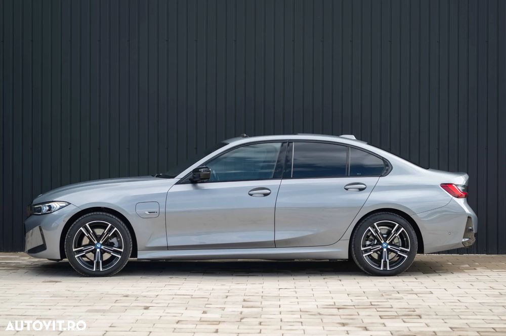 BMW Seria 3 330e Aut. M Sport - 10