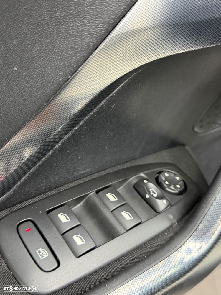 Peugeot 2008 1.2 PureTech Allure - 19