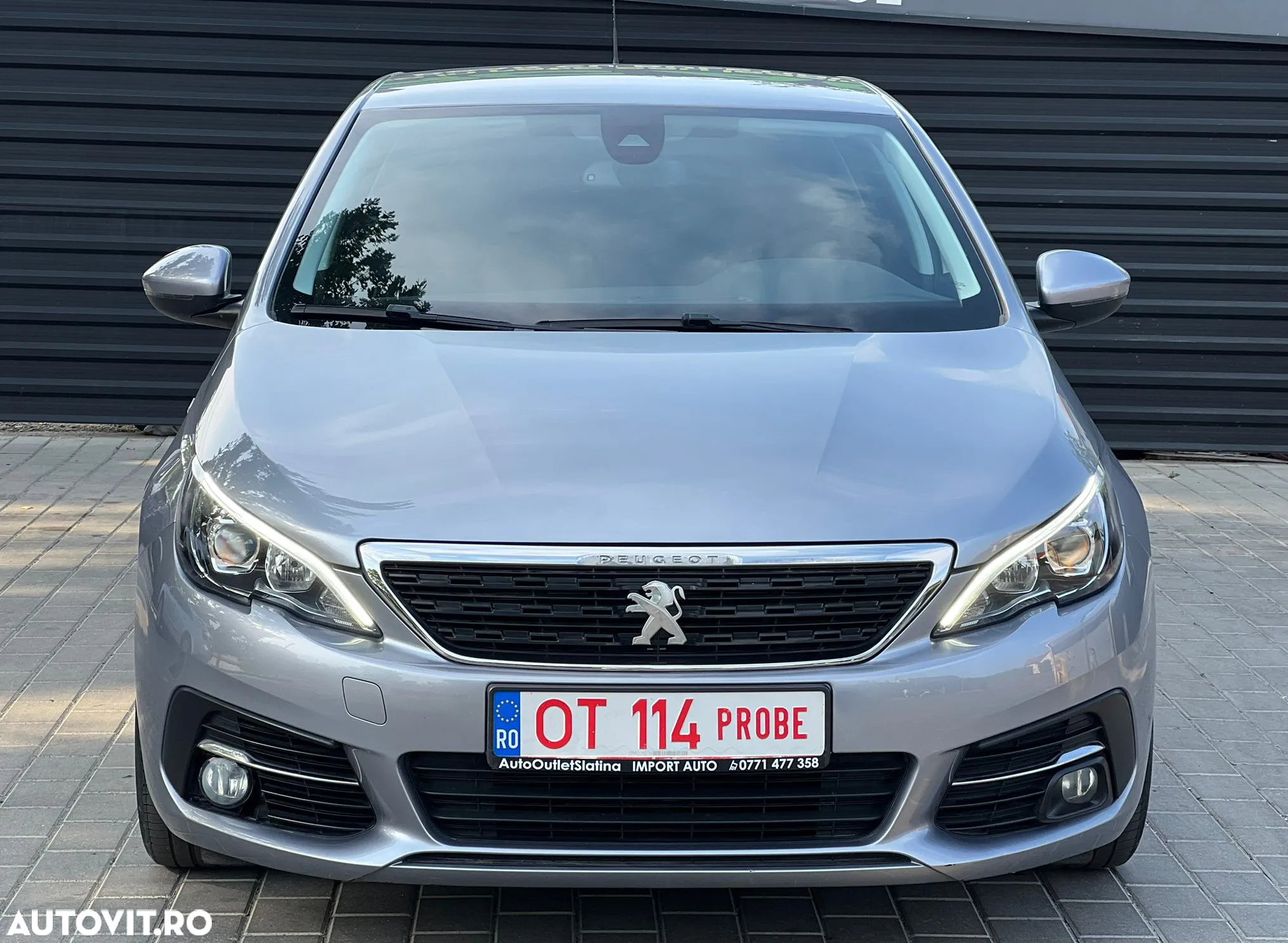 Peugeot 308 1.2 L PureTech Turbo S&S Allure - 12