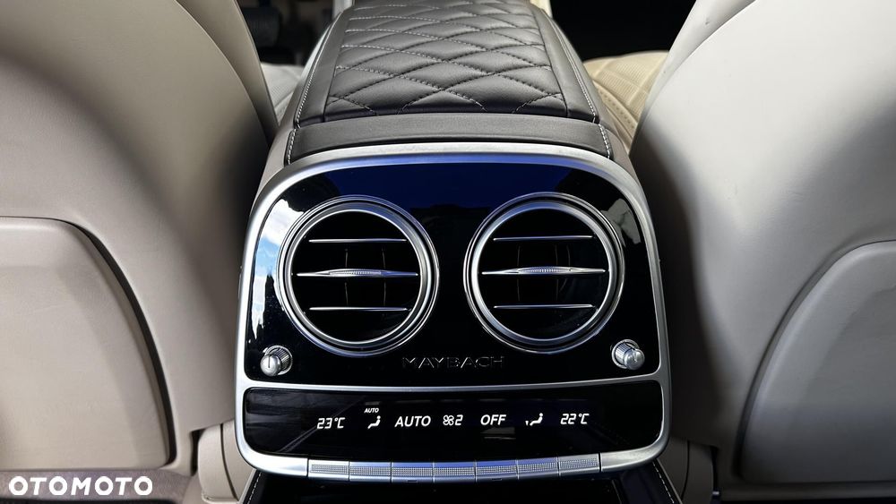 Mercedes-Benz Klasa S 560 4-Matic L 9G-TRONIC - 32