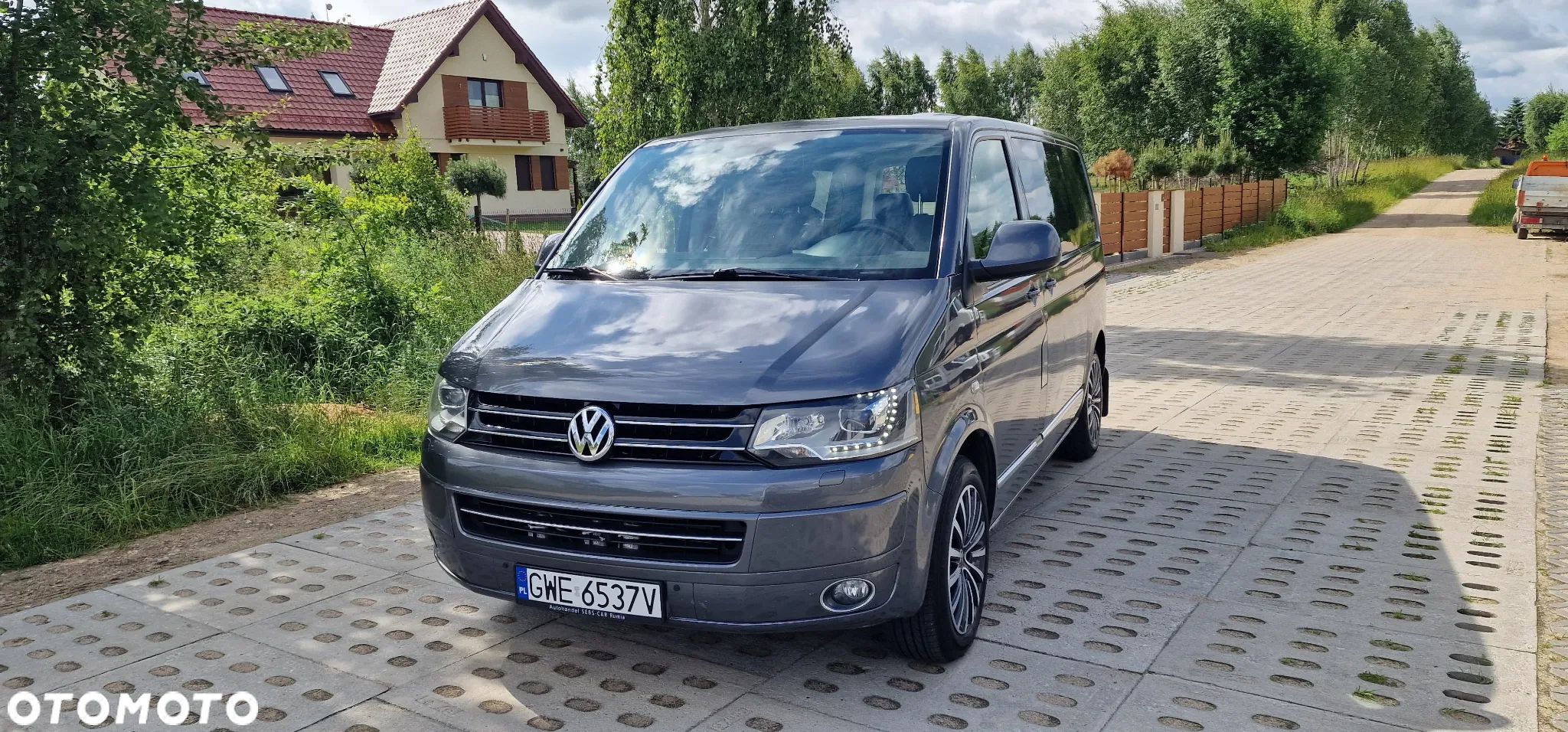 Volkswagen Multivan - 1