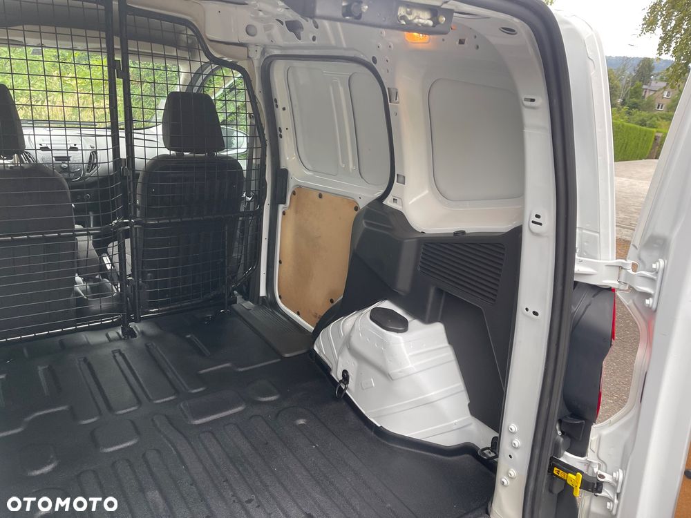 Ford Courier - 22