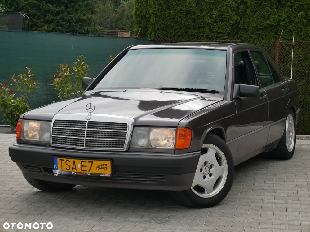 Mercedes-Benz W201 (190) - 1