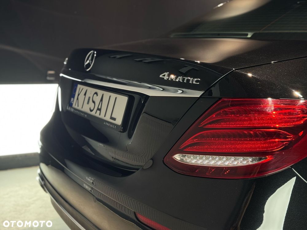 Mercedes-Benz Klasa E 400 4-Matic 9G-TRONIC - 15