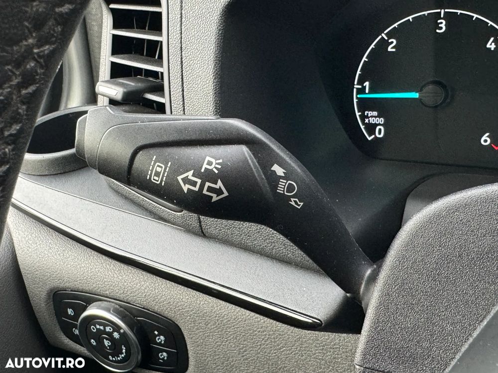 Ford Tourneo Custom 320 L2H1 VA Titanium - 37
