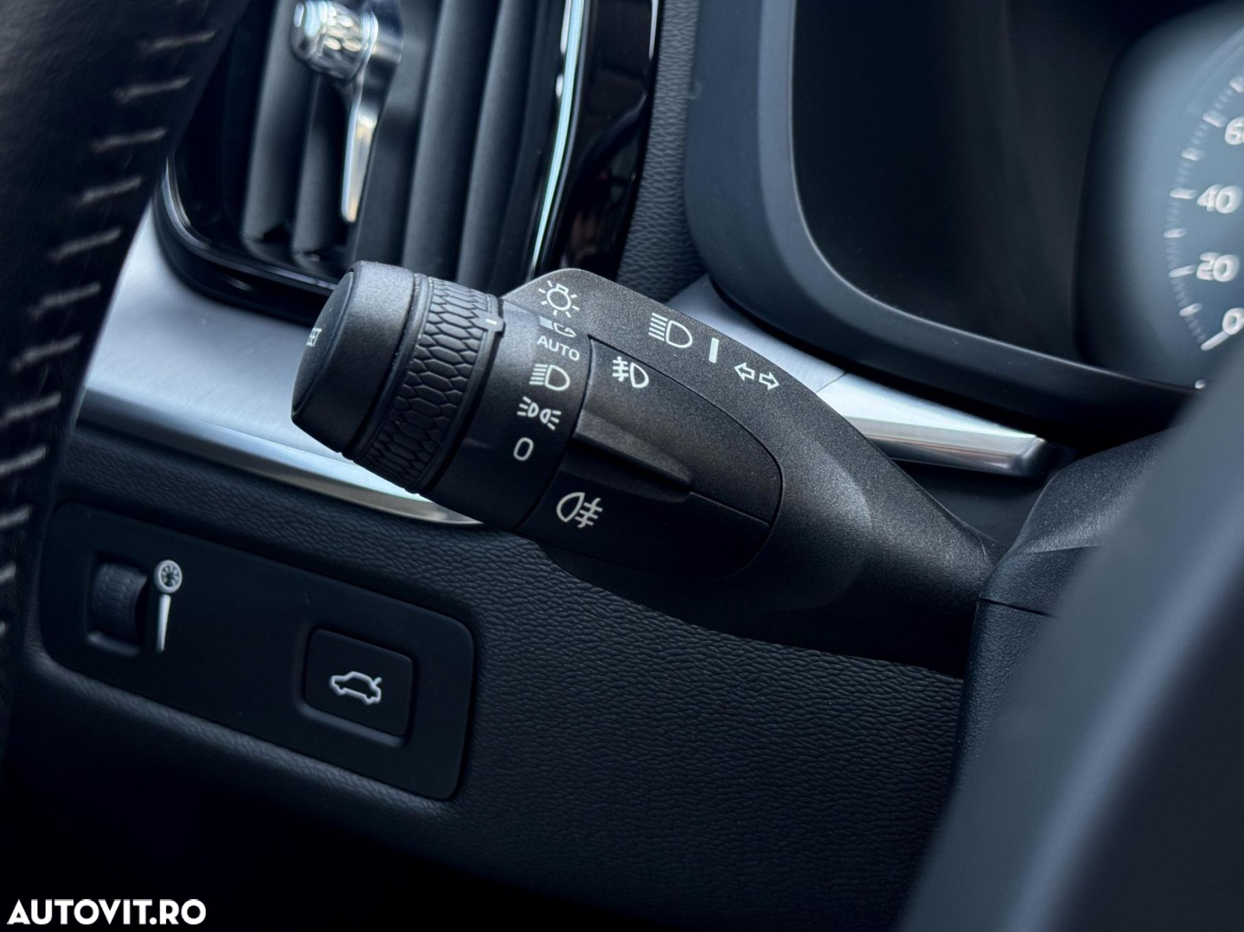 Volvo XC 60 D4 Momentum Pro - 18