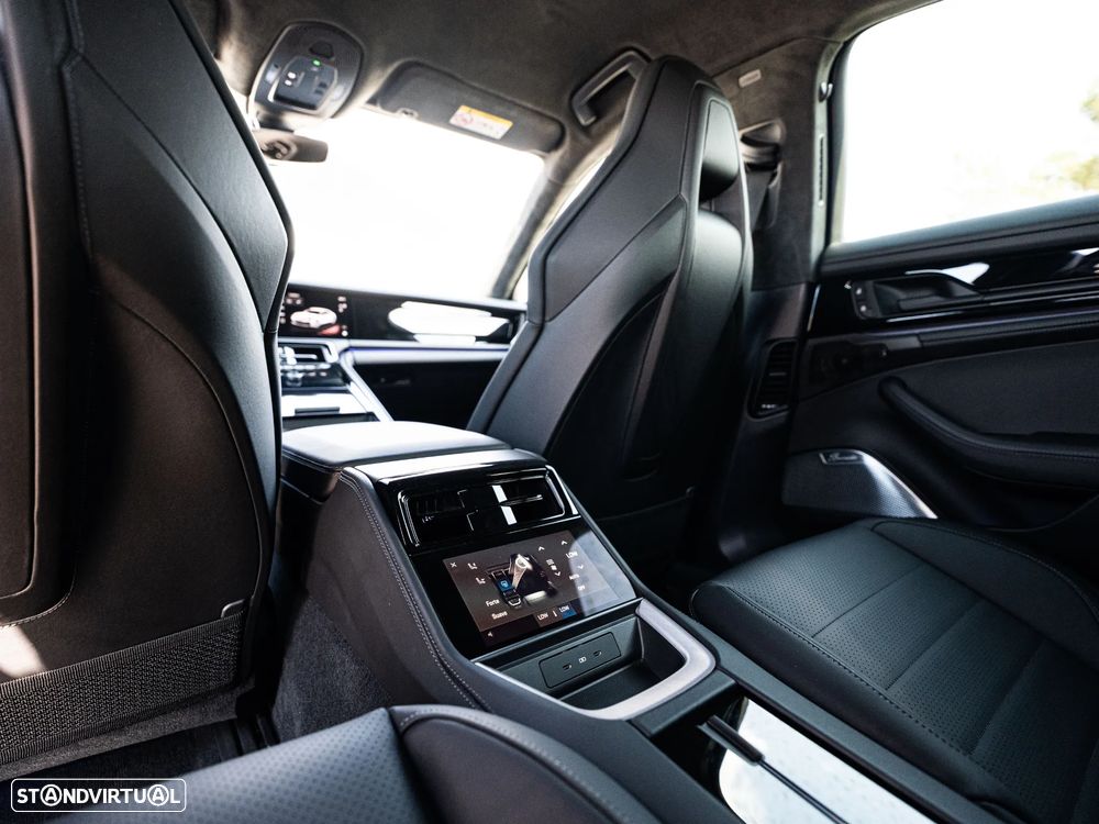 Porsche Panamera 4 E-Hybrid - 29