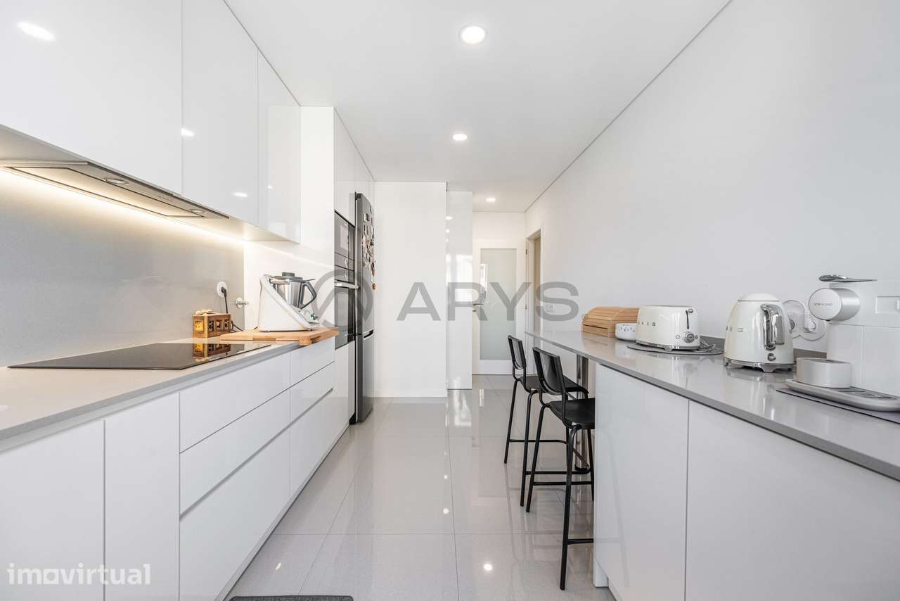 Apartamento T3 | Totalmente Remodelado | Garagem Fechada | São Vice...