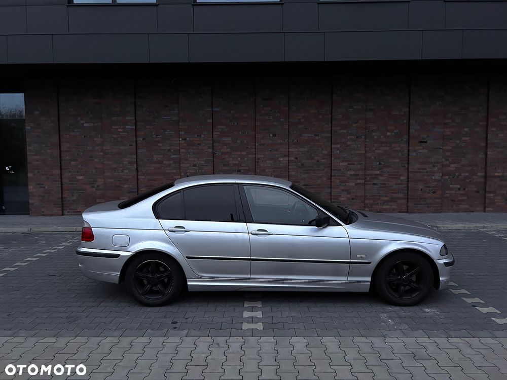 BMW Seria 3 320i - 9