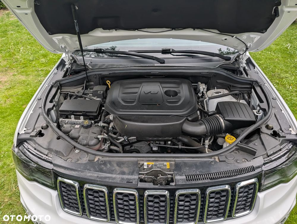 Jeep Grand Cherokee - 12