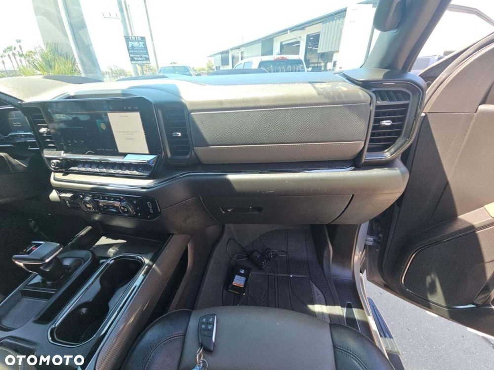 Chevrolet Silverado - 11