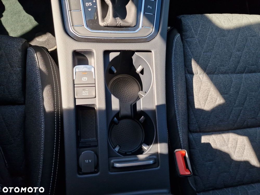 Volkswagen Passat - 34