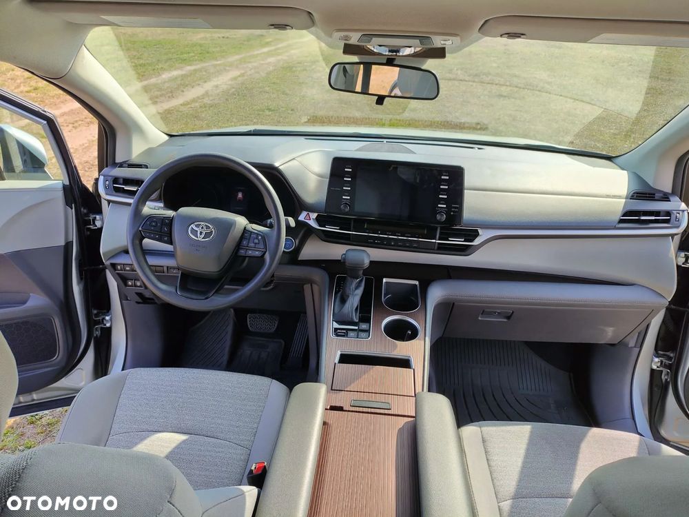 Toyota Sienna - 28