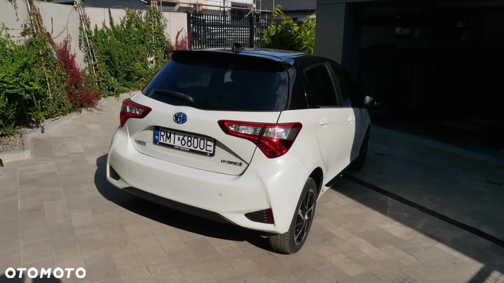 Toyota Yaris Hybrid 100 Selection Platinum - 2