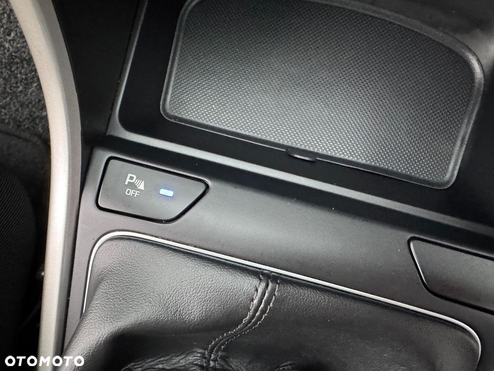 Hyundai i30 blue 1.4 YES Silver - 22