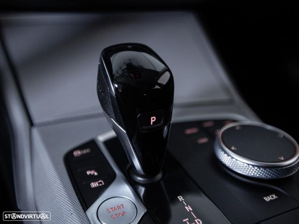 BMW 330 e Auto - 23
