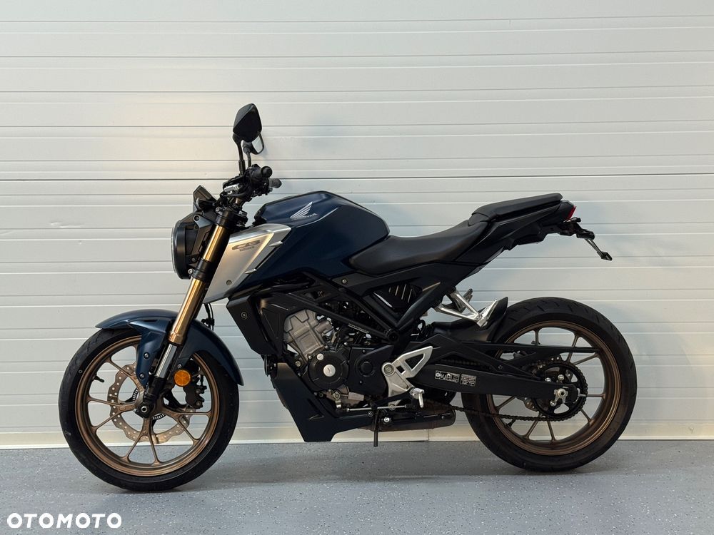 Honda CB - 12
