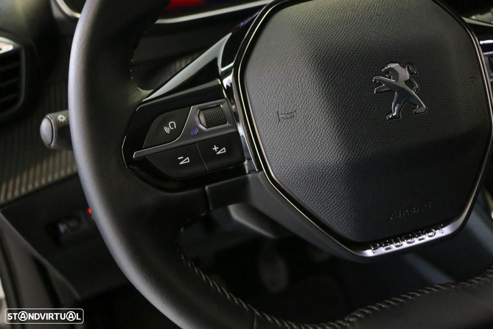 Peugeot 2008 1.2 PureTech Allure EAT8 - 3