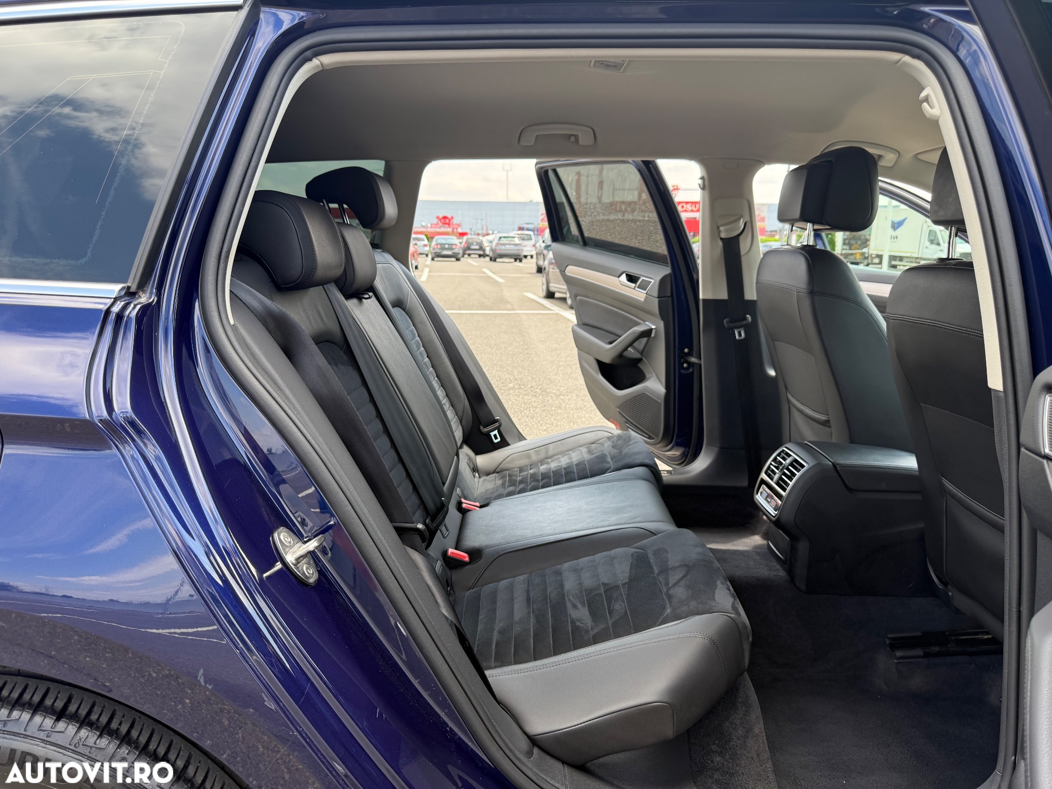 Volkswagen Passat Variant 2.0 TDI DSG 4Motion Highline - 22