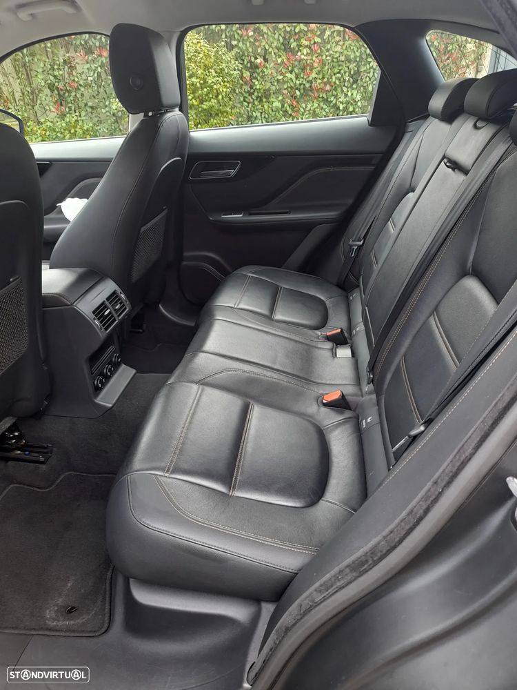 Jaguar F-Pace 2.0 i4D Portfolio - 7