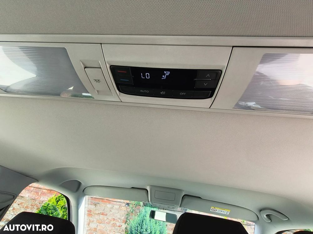 Volkswagen Caravelle - 19