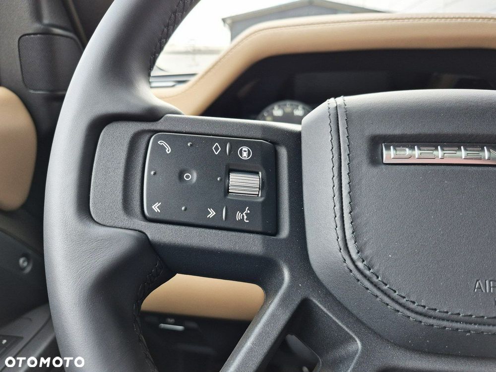 Land Rover Defender - 31