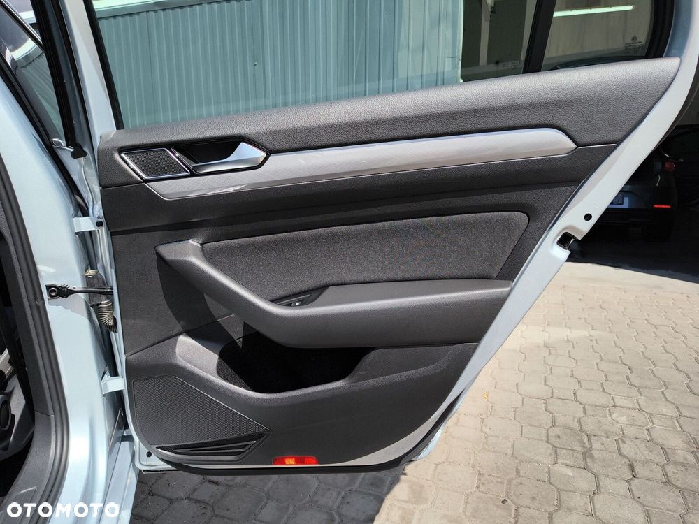 Volkswagen Passat - 19