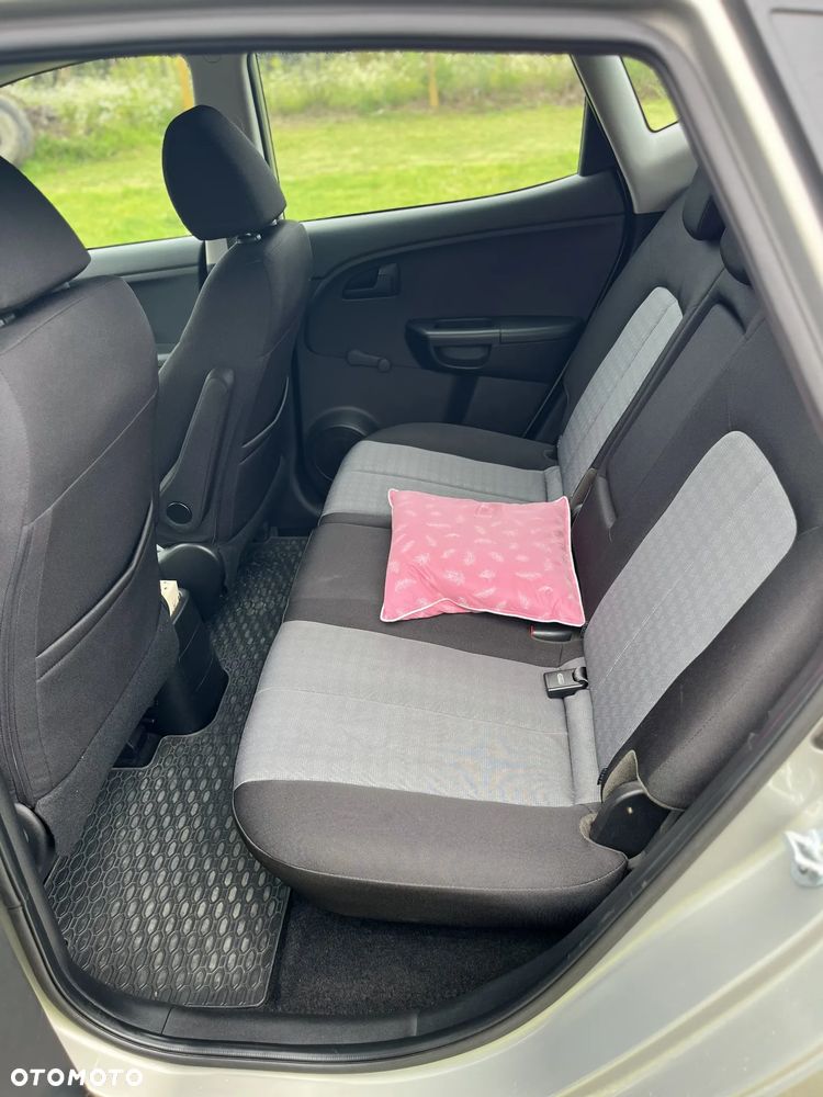 Kia Venga 1.6 Smart - 12