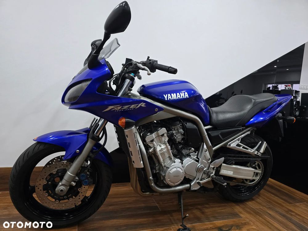 Yamaha FZS - 6