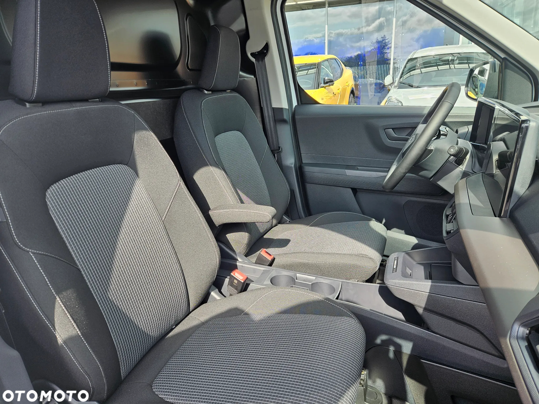 Ford E-Transit Courier - 14