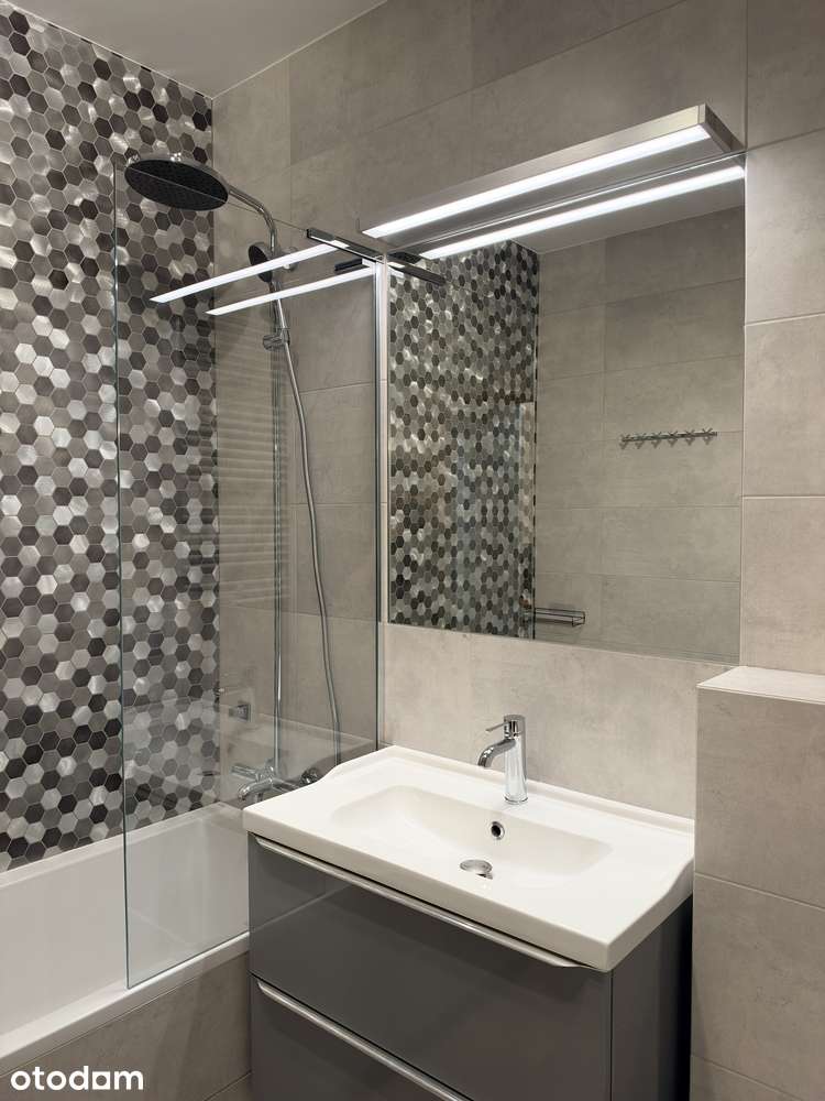 2 pokoje 50 m², garaż w cenie, 2 klimatyzacje, loggia, 5 min do SKM