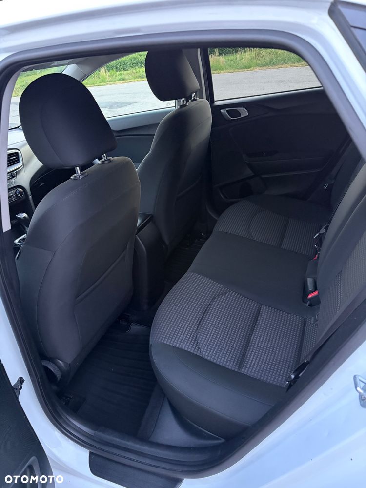 Kia Ceed 1.4 L Business Line - 27