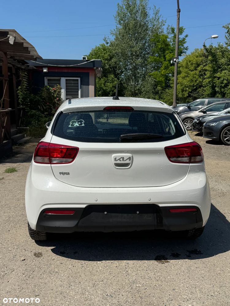 Kia Rio - 7