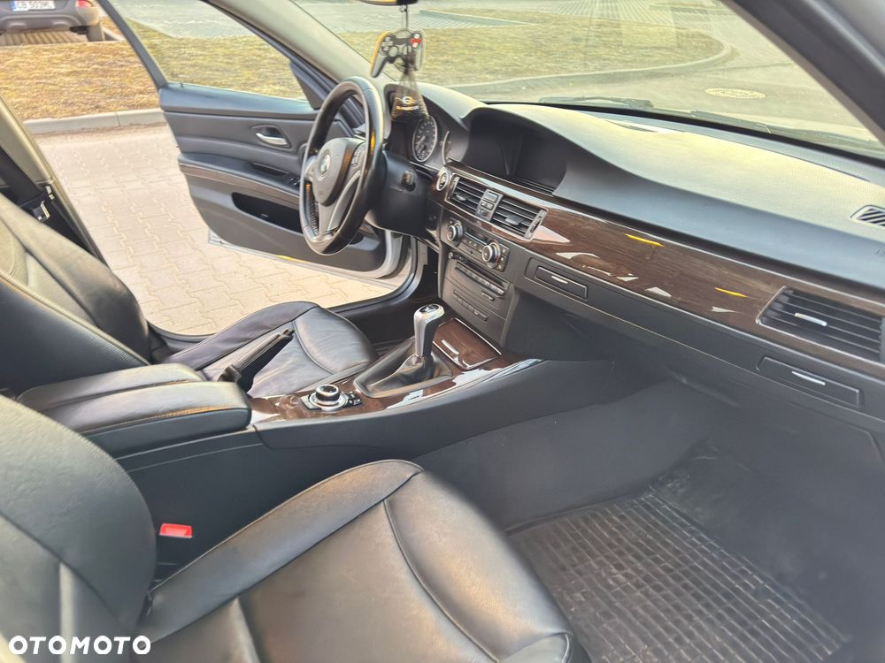 BMW Seria 3 320d - 16