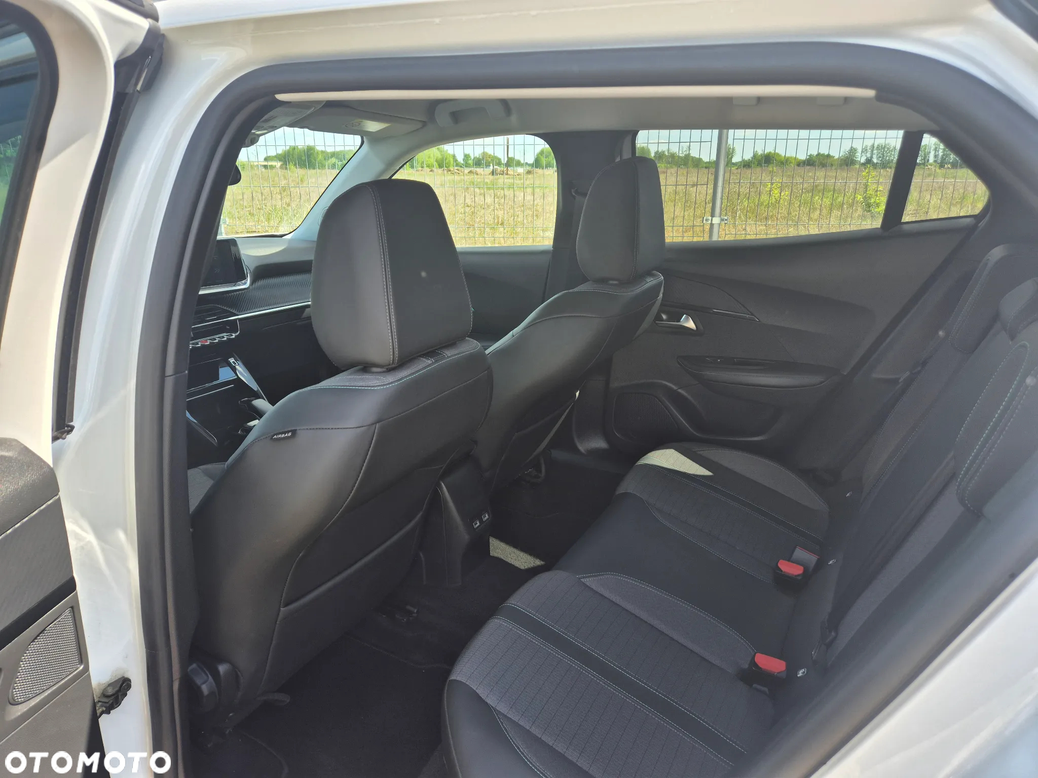 Peugeot 2008 BlueHDi 130 Allure S&S EAT8 - 19