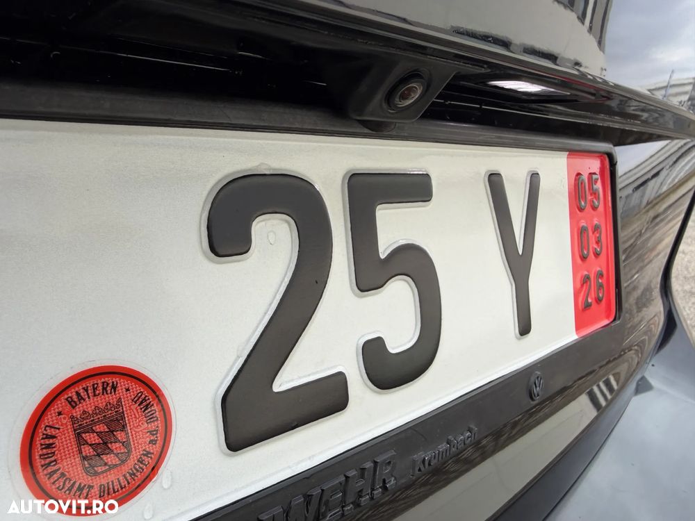 Volkswagen Touran 2.0 TDI DPF Highline - 9