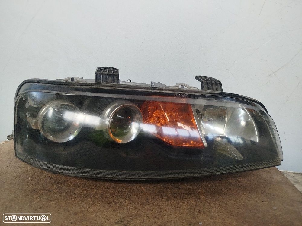 Farol/ Otica Dianteiro Dto Fiat Punto (188_) - 1