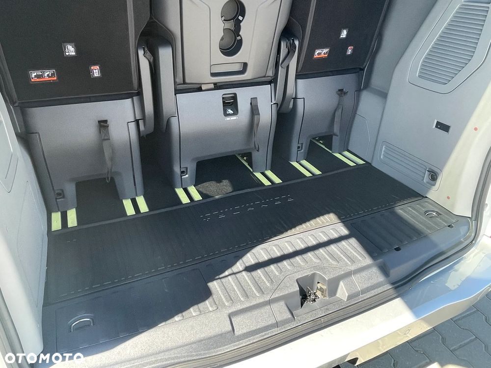 Ford Tourneo Custom - 11