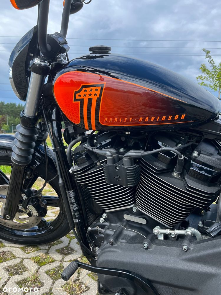 Harley-Davidson Softail Street Bob - 12