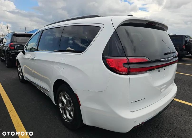 Chrysler Pacifica - 5