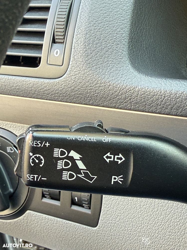 Volkswagen Touran 1.9 TDI DPF Conceptline DSG - 14