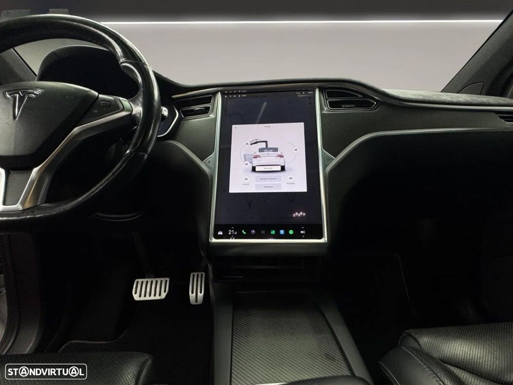 Tesla Model X - 16
