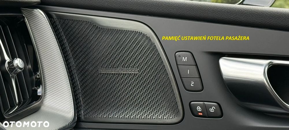 Volvo XC 60 B4 D AWD Plus Dark - 11