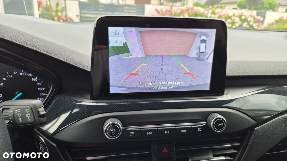 Ford Focus 1.0 EcoBoost Hybrid ST-LINE DESIGN - 11