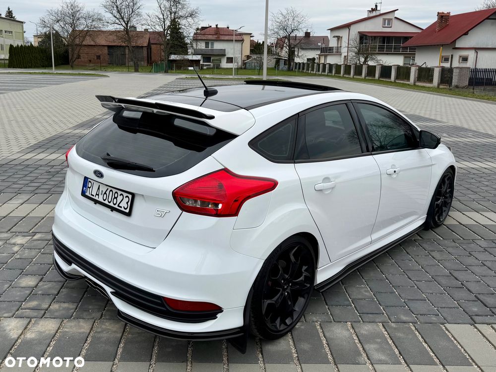 Ford Focus 2.0 EcoBoost ST mit Leder-Sport-Paket - 3