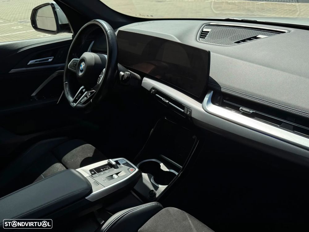 BMW iX1 xDrive30 M Sport Pack - 12