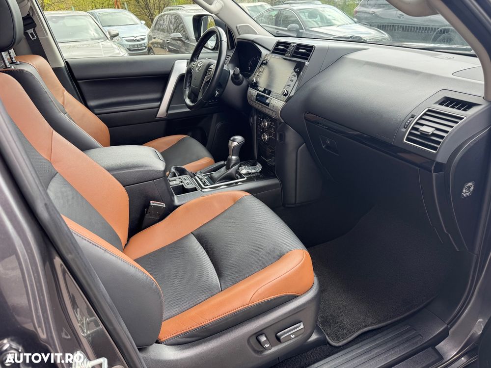 Toyota Land Cruiser - 12