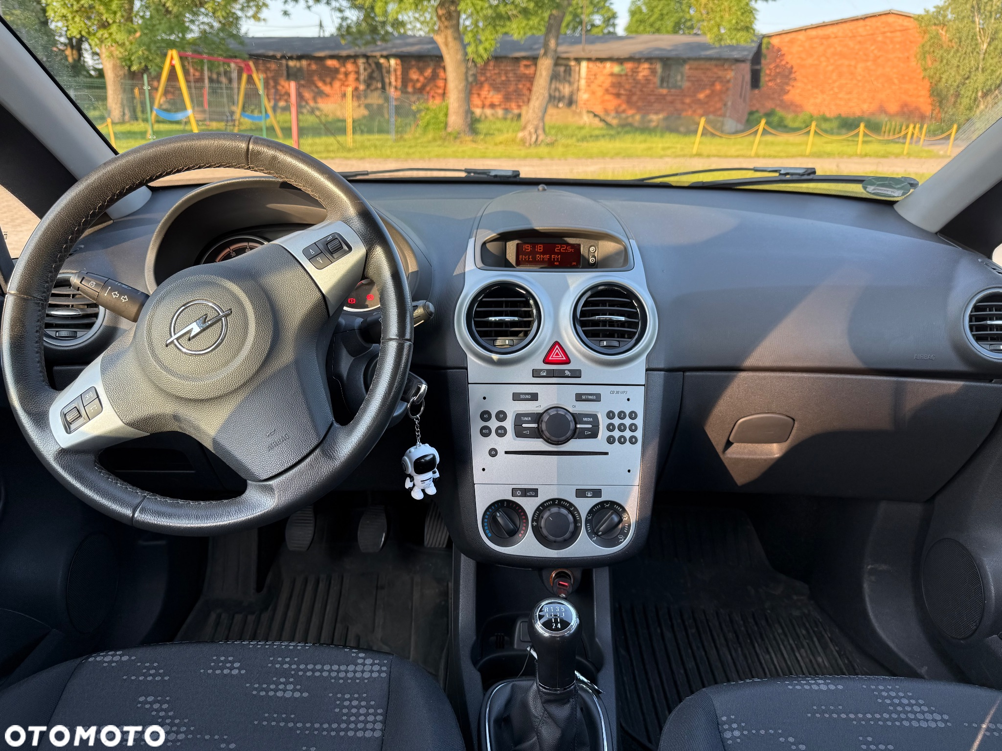 Opel Corsa 1.2 16V Essentia - 13