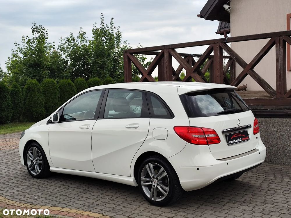 Mercedes-Benz Klasa B 180 Edition - 4