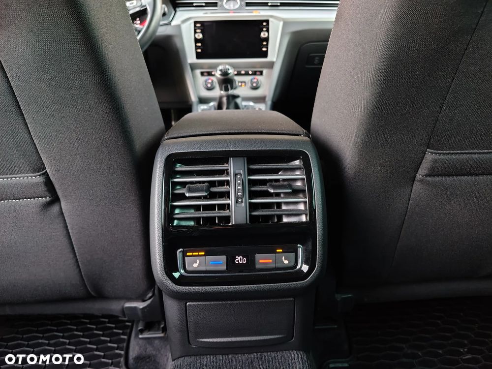 Volkswagen Passat 2.0 TDI (BlueMotion Technology) Comfortline - 26
